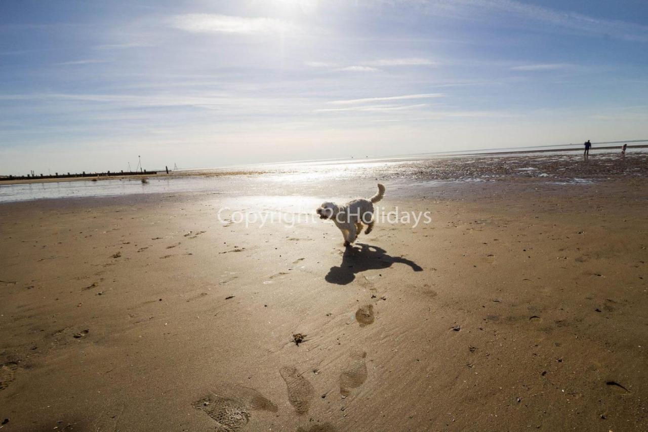 Dog Friendly 8 Berth Caravan, Minutes From The Beach In Hunstanton Ref 13003L Hotel Exterior photo